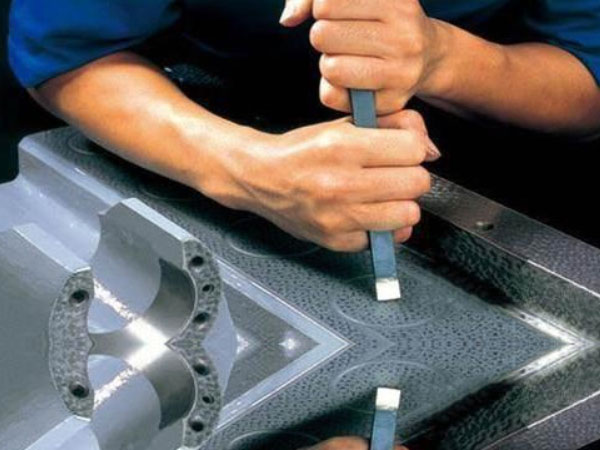 精密機(jī)床為什么需要刮研？人比機(jī)器還厲害?